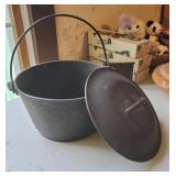 Cast iron soup kettle