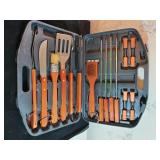 Outdoor grilling utensil set