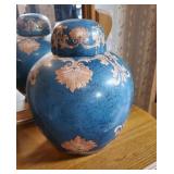 Oriental style ginger jar lid has a Crack approx