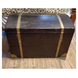 Vintage trunk no contents this lot is the trunk