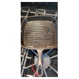 Square cast iron skillet with ridges