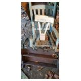 Ladder stabilizer Bark bottom chair with damage,