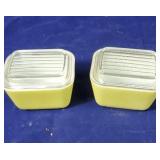 Pair of small Pyrex baking dishes complete with