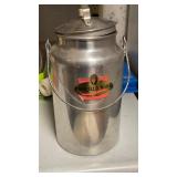 4 quart Priscilla ware aluminum can