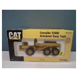Ertl 1/50 Caterpillar D350D Articulated Dump Truck