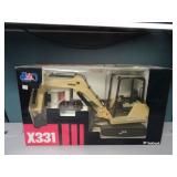Echo Toys R/C Bobcat X331 Excavator