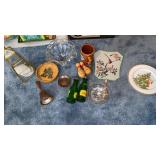 ASSORTMENT OF DECORATIVE ITEMS, SQUIRT SALT AND