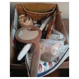 BOX OF HOUSEHOLD DECOR ITEMS