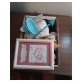 BOX OF SEVERAL DECORATIVE ITEMS