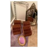 DECORATIVE WALL ITEMS AND A MIRROR