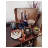 BOX OF MISC HOUSEHOLD DECOR ITEMS