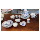 DUTCH CHINA PIECES