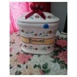 COOKIE JAR
TOP IS CRACKED AND GLUED BACK