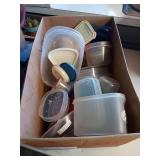 BOX OF PLASTIC KITCHEN CONTAINERS