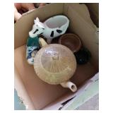 BOX OF RANDOM KITCHEN DECOR ITEMS