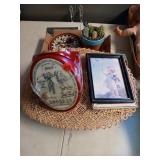 BOX OF ITEMS, GOLF BOOKENDS, TABLE MATS FAUX