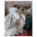 BOX OF RANDOM DECORATIVE ITEMS