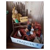 SMALL BOX OF DECORATIVE ITEMS