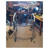 WALKER WITHOUT A SEAT ON WHEELS