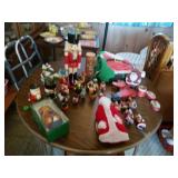 NUTCRACKERS AND SANTAS AND NESTING EGGS, SANTA