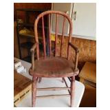 ANTIQUE CHILDS CHAIR