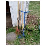 VARIOUS GARDEN TOOLS, WEED CLAW, SPADE, SMALL
