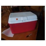 RUBBERMAID CHEST COOLER