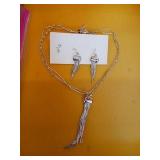 COSTUME JEWELRY NECKLACE AND EARRING SET