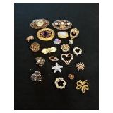 SEVERAL VINTAGE BROOCHES