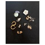 VINTAGE COSTUME PIERCED EARRINGS