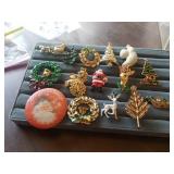 15 HOLIDAY PINS