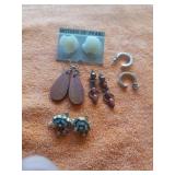 5SETS OF PIERCED EARRINGS