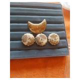 3 VINTAGE PENDANTS AND A PIN