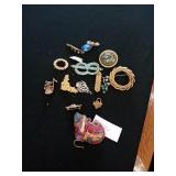 VINTAGE BROOCHES