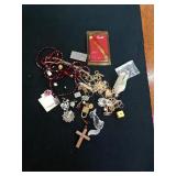 SEVERAL PIECES OF MISCELLANEOUS JEWELRY AND PARTS