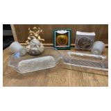 2 VINTAGE TRAYS, 1985 HALLMARK WILDLIFE ORNAMENT,