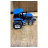 8970 NEW HOLLAND TOY TRACTOR