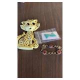 PIERCED EARRING CAT HOLDER, PAIR OF TRIANGLE