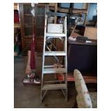 5 FOOT ALUMINUM LADDER