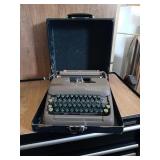 CASED SMITH CORONA MANUAL TYPEWRITER