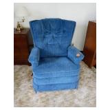 SWIVEL ROCKER/RECLINER CHAIR