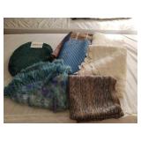 RUGS AND TOILET SEAT COVER