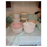 PLASTIC FOOD STORAGE CONTAINERS