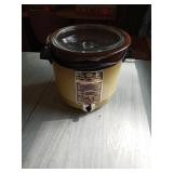 CROCK POT THAT IS A CROCKER, COOKER AND FRYER