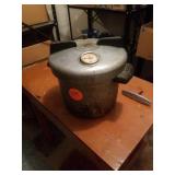 WARDS MAGIC SEAL PRESSURE COOKER