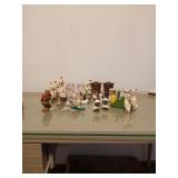 SMALL BOX OF VARIOUS COLLECTIBLE MINIATURES