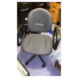 NICE OFFICE CHAIR - LIKE NEW