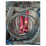2 HYDRAULIC CYLINDERS WITH HOSES
