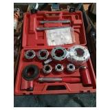 RATCHETING PIPE THREADER SET IN A CASE