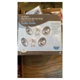 OUTDOOR MOTION DETECTOR LIGHT